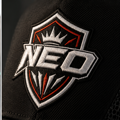Gorra Trucker "NEO Shield" Premium – Black Edition